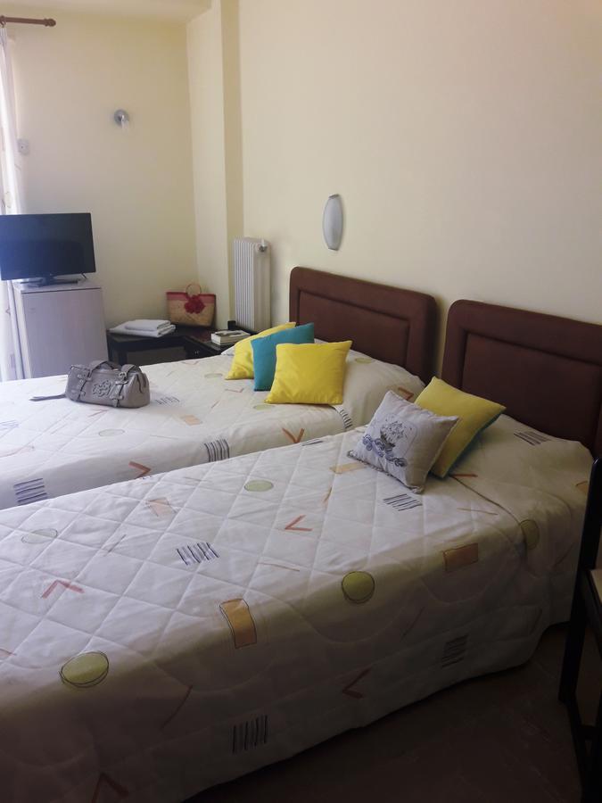 Hotel Florakis Livanátai エクステリア 写真