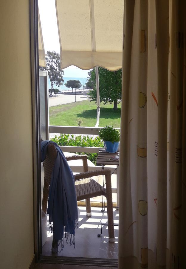 Hotel Florakis Livanátai エクステリア 写真
