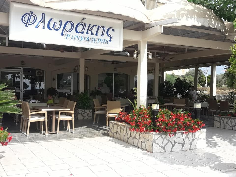Hotel Florakis Livanátai エクステリア 写真